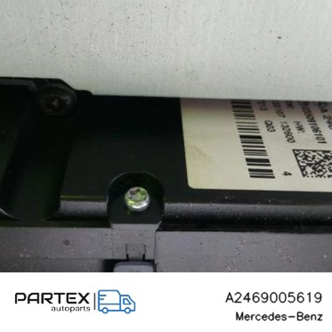 Блок кнопок центральної консолі A2469005619 MERCEDES