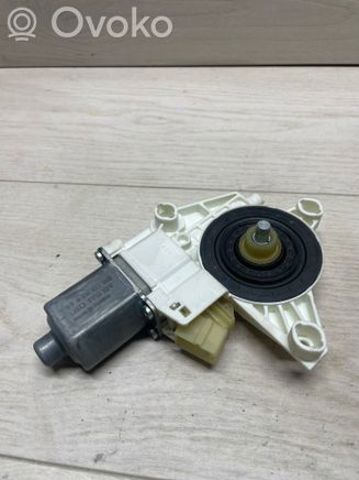 Двигун стеклопод'емника двері задньої, правої A2518200208 MERCEDES