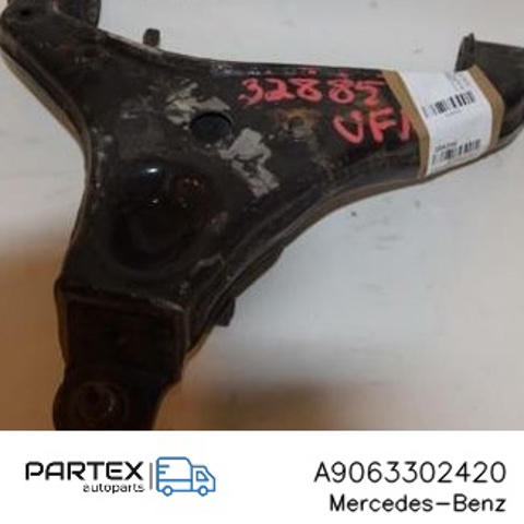 Цапфа поворотна ліва A9063302420 MERCEDES