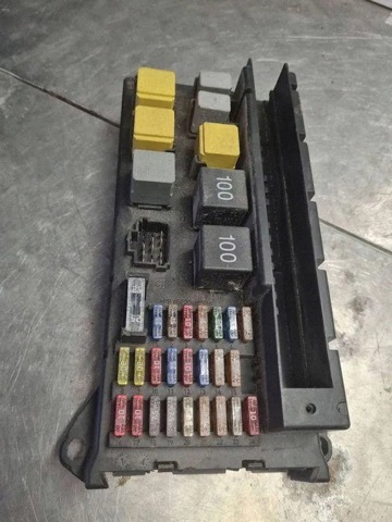 Коробка запобіжників A9065450401 MERCEDES