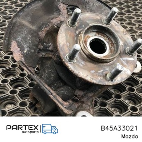Цапфа поворотна права B45A33021 MAZDA