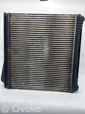 Радіатор інтеркулера LR015603 LAND ROVER