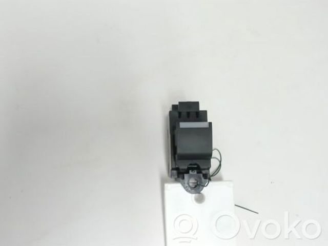Кнопка підйомника переднього правого скла LR059773 LAND ROVER