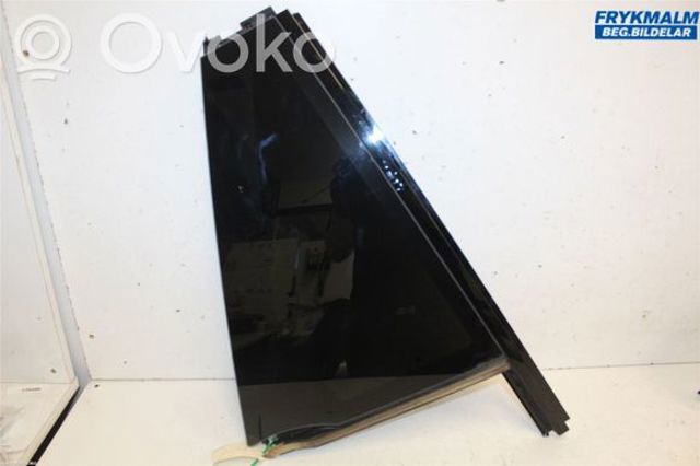 Скло кутове дверей задніх LR065500 LAND ROVER