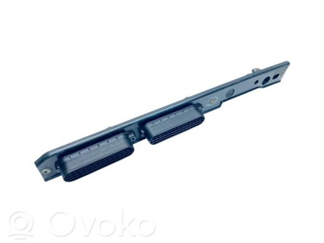 Кронштейн кріплення крила переднього правого верхній LR116260 LAND ROVER