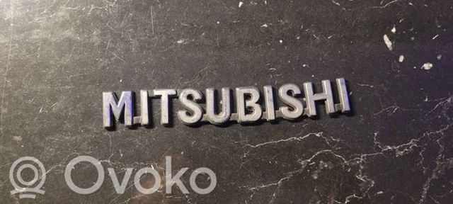 Фірмовий значок на кришку багажника Mitsubishi Outlander 2 40