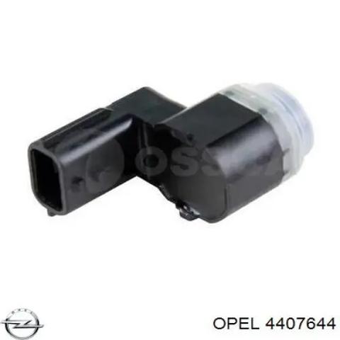 Ікло заднього бампера ліве 4407644 OPEL