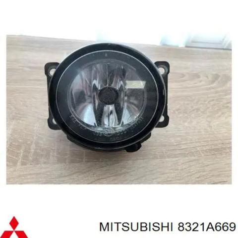 Фара протитуманна, ліва/права 8321A669 MITSUBISHI