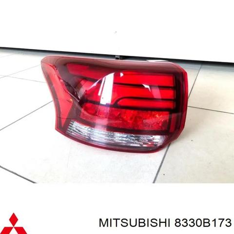 Ліхтар задній лівий, зовнішній 8330B173 MITSUBISHI