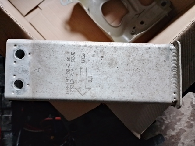 Кронштейн підсилювача переднього бампера 110919300C TESLA