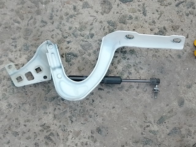 Шарнір капота лівий 149626700C TESLA