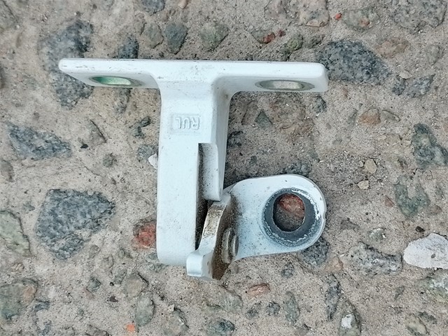 Петля задніх дверей, лівих 149749400C TESLA