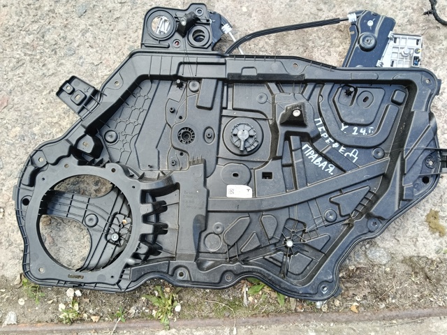 Склопідйомник передньої правої двері 152680100F TESLA