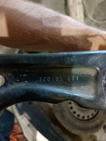 Рамка радіатора ліва 1Z0805071 VAG