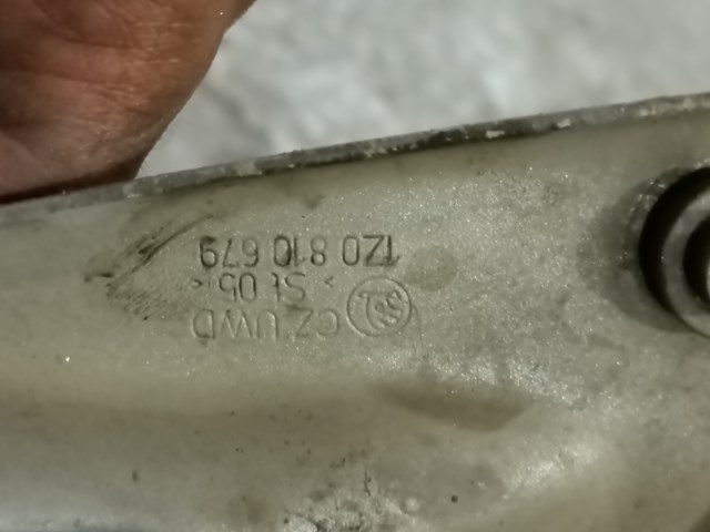 Кронштейн кріплення крила переднього лівого, передній 1Z0810679 VAG