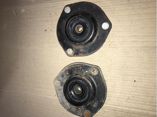 Кріплення переднього амортизатора 4860906190 TOYOTA