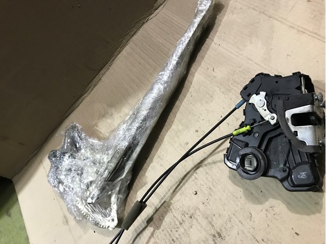 Замок дверей водія 690400C050 TOYOTA