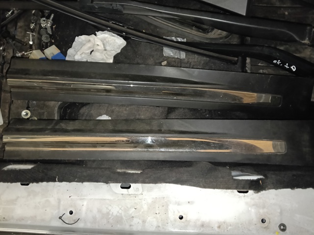 Молдинг задніх правих дверей, нижній 828701CA0A NISSAN