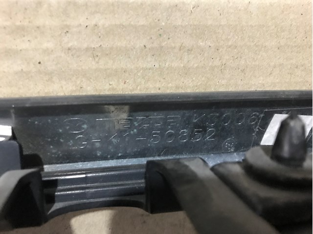 Молдинг кришки багажника GHK150852 MAZDA