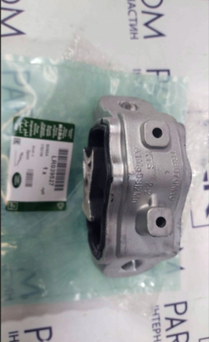 Подушка (опора) двигуна, нижня LR011835 LAND ROVER