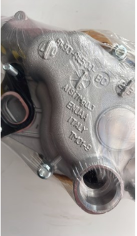 Насос системи охолодження LR033933 LAND ROVER