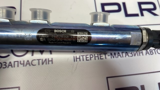 Розподільник палива (рампа), лівий LR040877 LAND ROVER