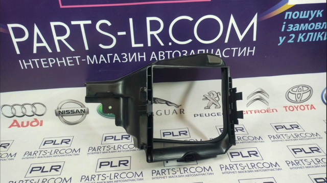 Решітка вентиляції салону на "торпедо", права LR100426 LAND ROVER