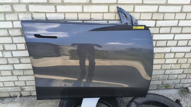Пасажирські передні двері 1501462E0A Tesla Model