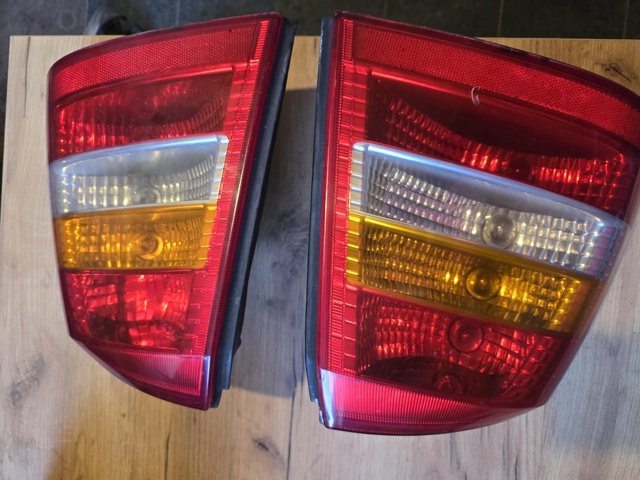 Задній правий стоп 6223020 OPEL