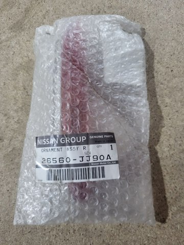Катафот (відбивач) заднього бампера, правий 26560JJ90A NISSAN