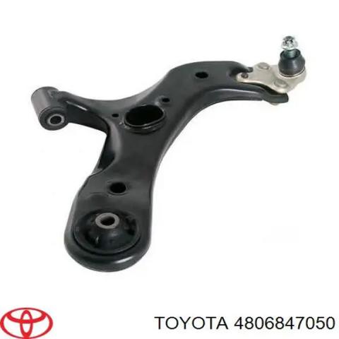 Правий важіль передній нижній підвіски 4806847050 TOYOTA