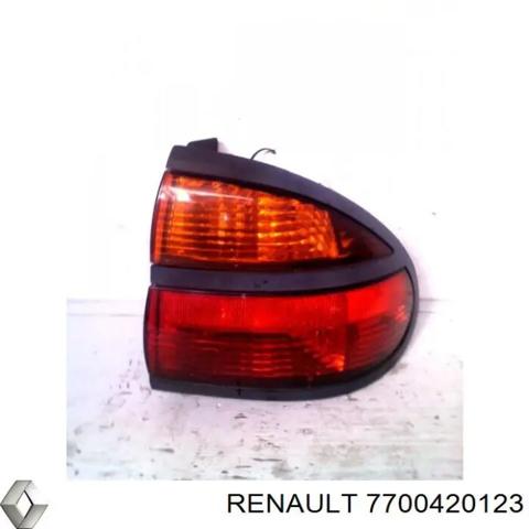 Задній правий стоп 7700420123 RENAULT