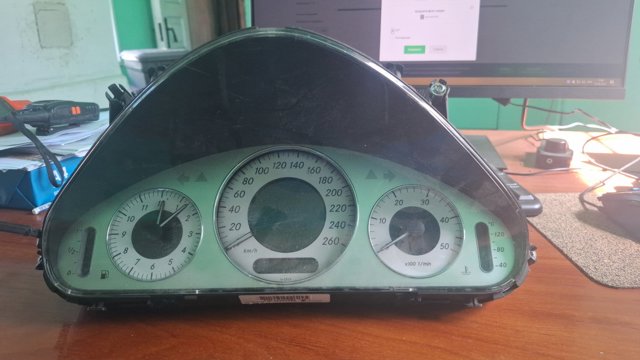 Приладова дошка-щиток приладів A2115400948 MERCEDES