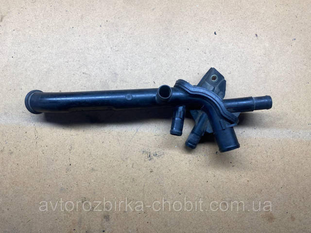 Патрубок системи охолодження 8200089768 RENAULT