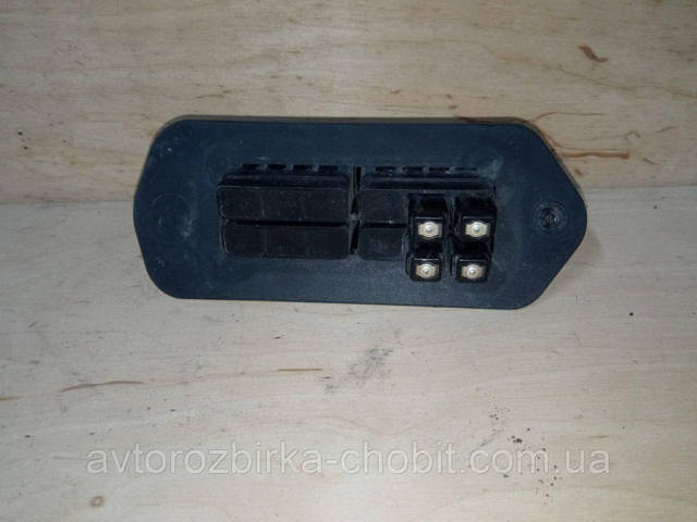Датчик закривання дверей (кінцевий вимикач), на зсувних дверях 8200428700 RENAULT