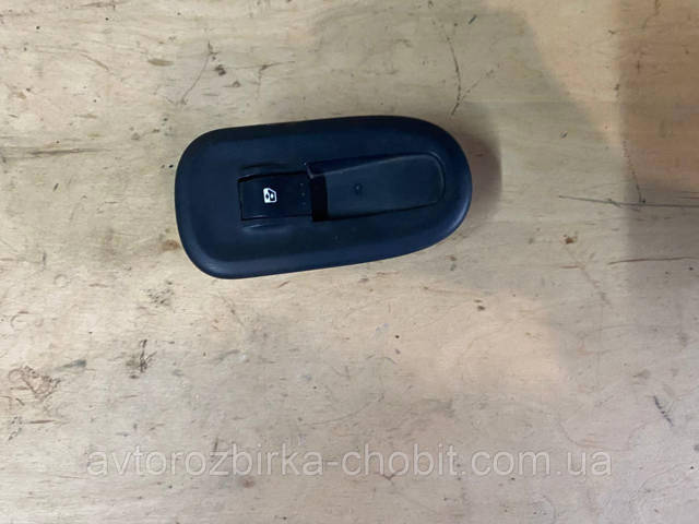 Кнопковий блок керування склопідіймачами передній правий 8200548968 RENAULT