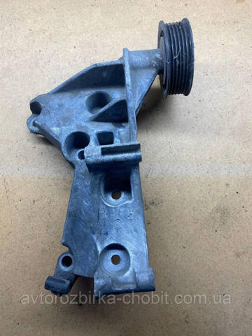 Кронштейн генератора (натяжний) 8200663057 RENAULT