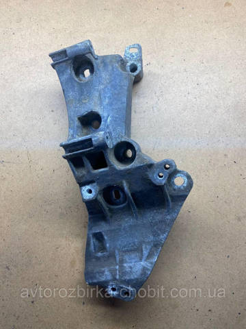 Кронштейн генератора (натяжний) 8200669494 RENAULT