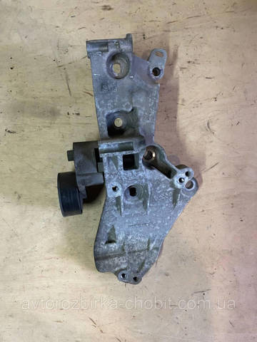 Кріплення генератора 8200669495 RENAULT