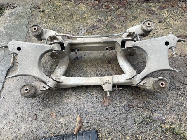 Балка задньої підвіски, підрамник 33311097250 BMW
