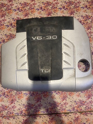 Кришка двигуна декоративна 4L0103925 VAG