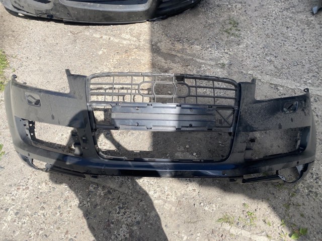 Бампер передній 4L0807105B VAG