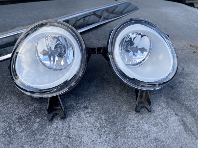 Протитуманка ліва 7L5941699D VAG
