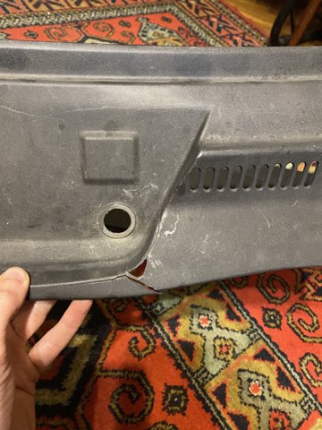Водостік лобового скла, жабо 7L6819401K VAG