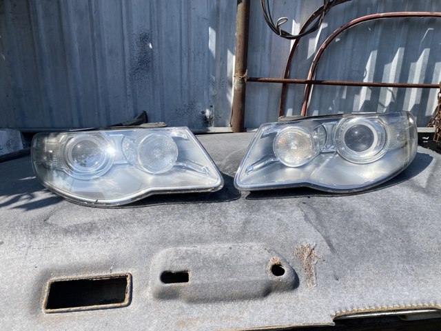 Фара передня права 7L6941032C VAG