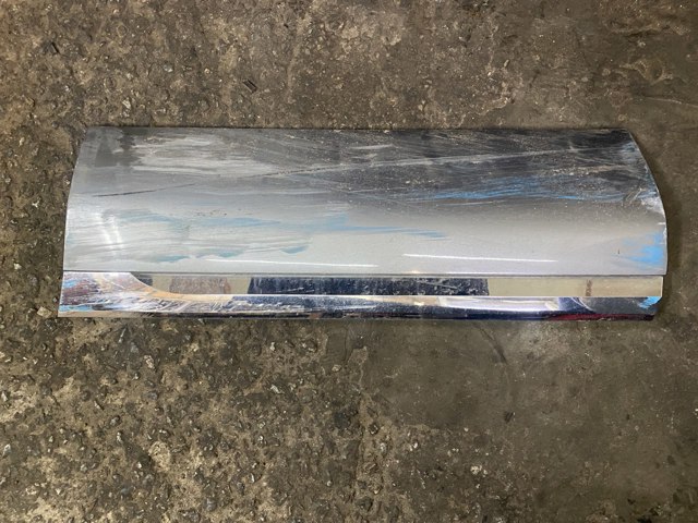 Накладка задніх лівих дверей 7P6854949H VAG