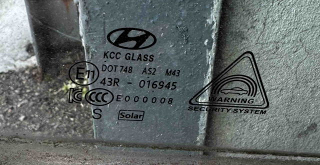 Скло передньої правої двері 82420GI030 HYUNDAI