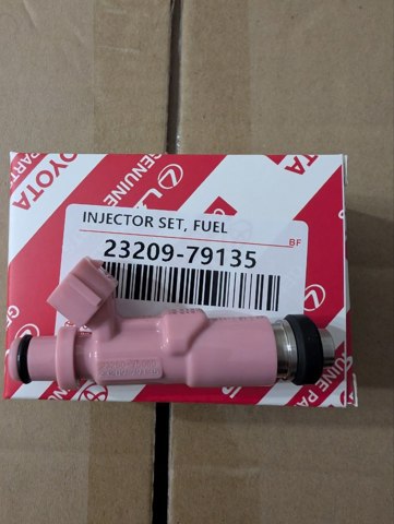 Форсунка дизельна в зборі, розпилювач + тримач 2320979135 TOYOTA