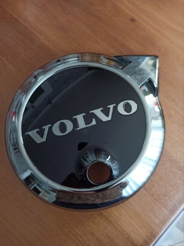 Емблема на решітку радіатора 32337964 VOLVO