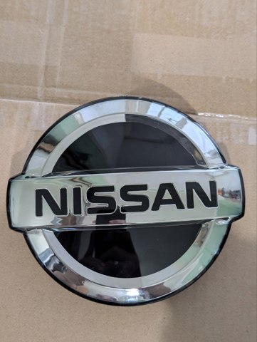 Емблема решітки радіатора 628906RA0A NISSAN